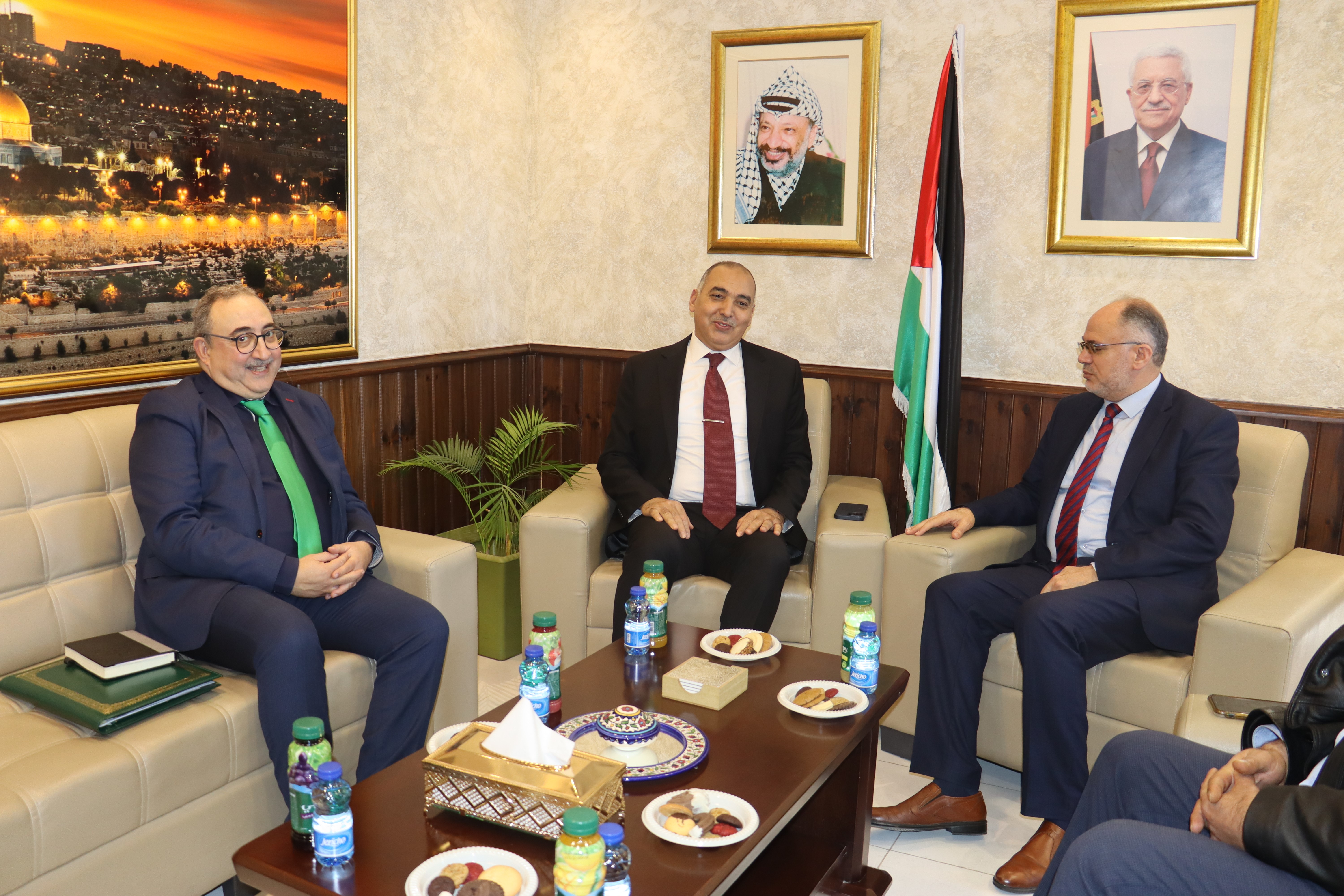 مدير عام مؤسسة المواصفات والمقاييس يستقبل السفير المغربي لبحث تعزيز التعاون الشامل وتسهيل التبادل التجاري بين فلسطين والمملكة المغربية