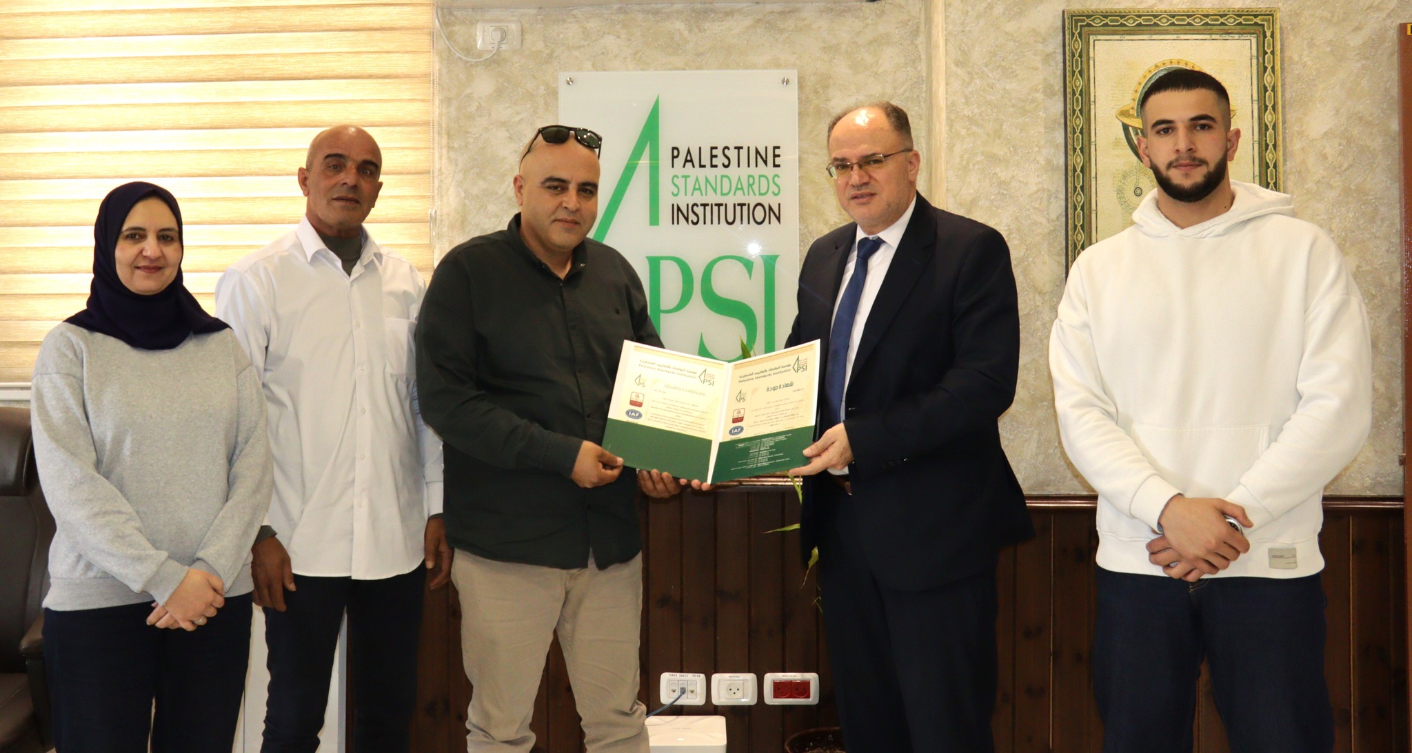 مؤسسة المواصفات والمقاييس الفلسطينية تمنح شهادة الجودة لشركة New House Steel Doors